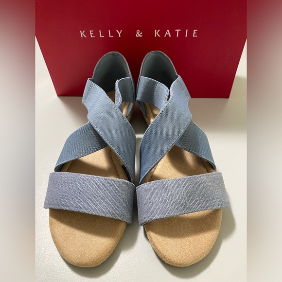 NWOT Kelly & Katie Canvas Sandals - Picture 5 of 14